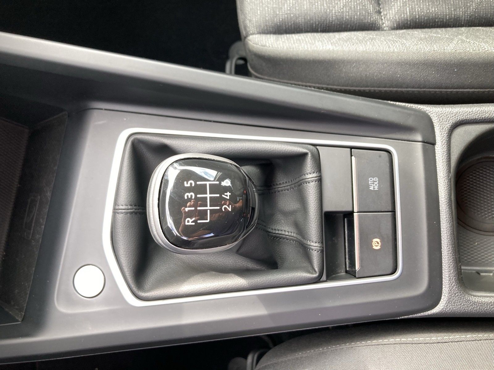 Fahrzeugabbildung Volkswagen Golf VIII Variant TSI Life LED Navi AID ACC PDC