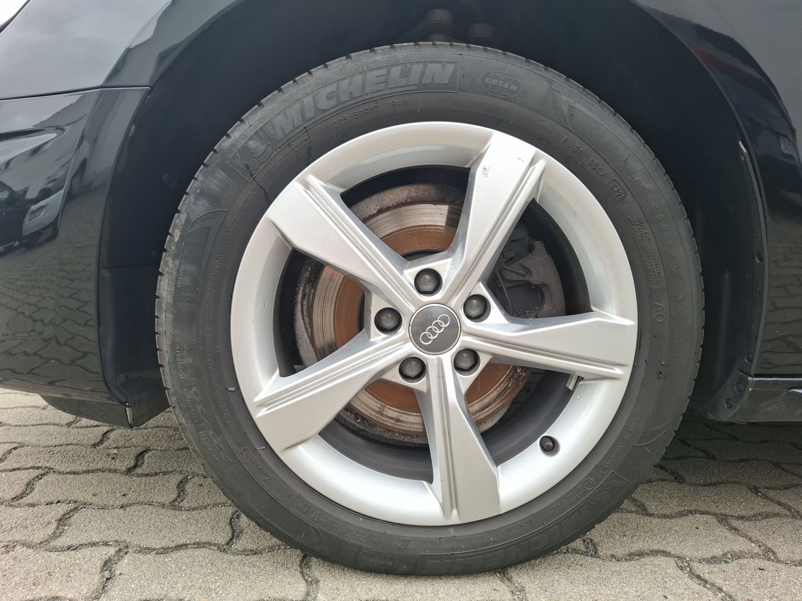 Fahrzeugabbildung Audi A4 Avant 35 TFSI advanced S-tronic LED Navi ACC