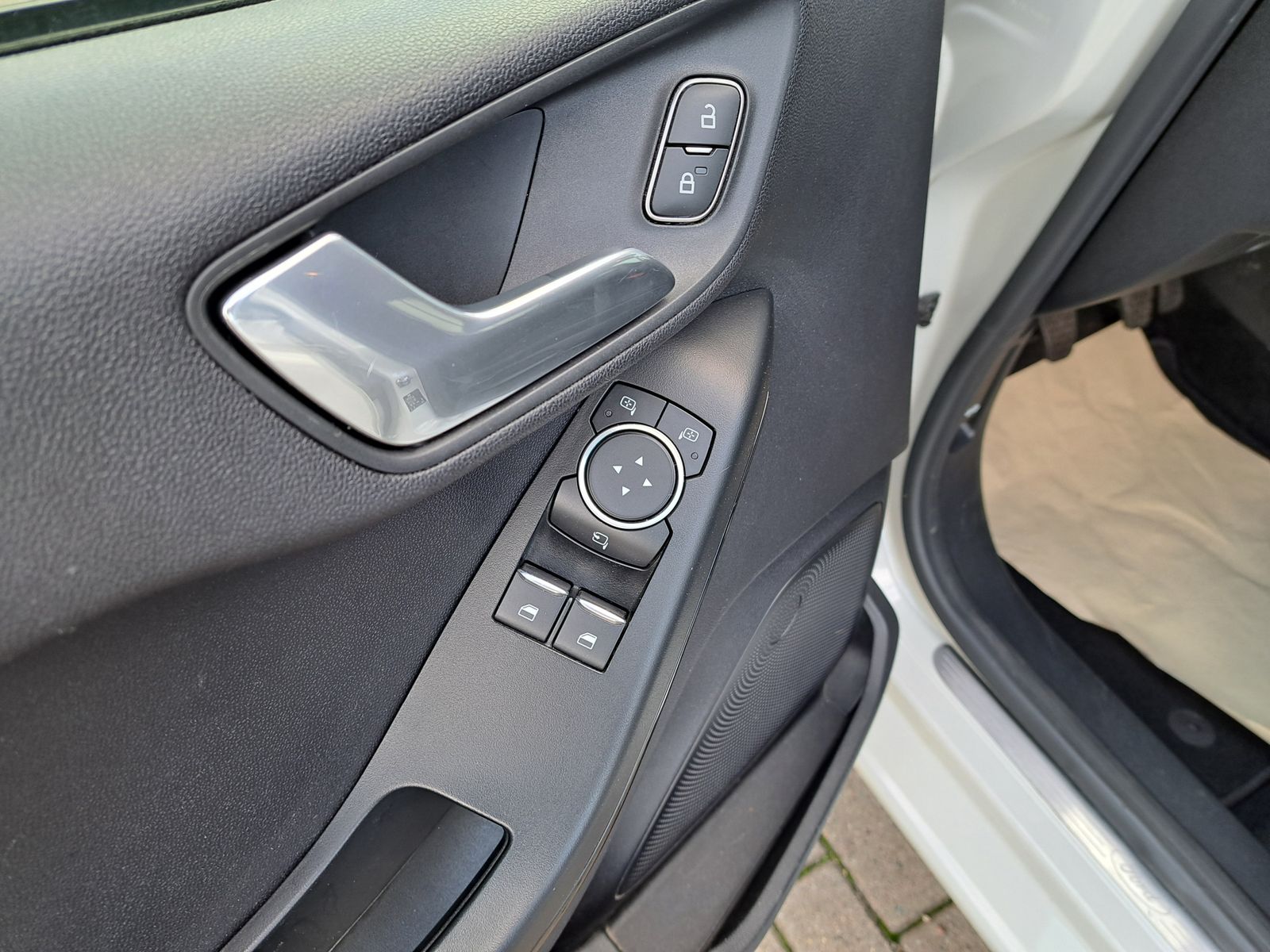 Fahrzeugabbildung Ford Fiesta Trend 86PS NAVI WINTERPAKET ALU PDC KLIMA