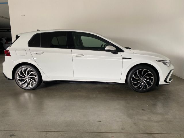 Golf VIII R-Line 1.5 TSI NAVI+KAMERA+SHZ