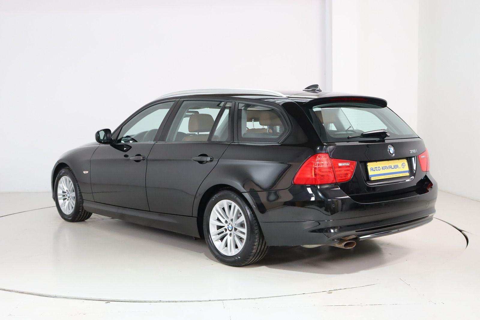 Fahrzeugabbildung BMW 318 i Touring * Xenon * Leder * Pano *