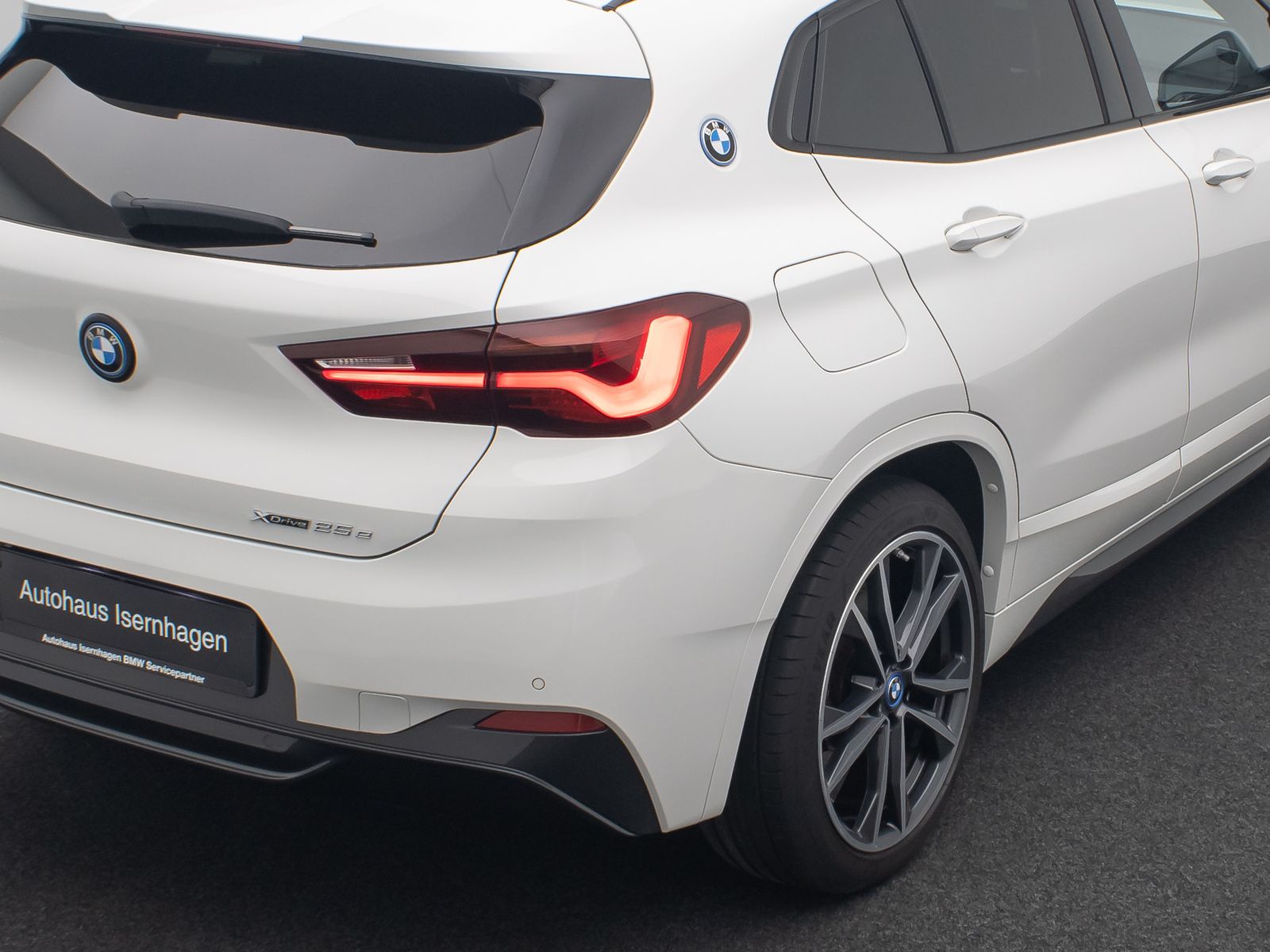 Fahrzeugabbildung BMW X2 xD25e M Sport Kamera HUD DAB HiFi Komfort 19"
