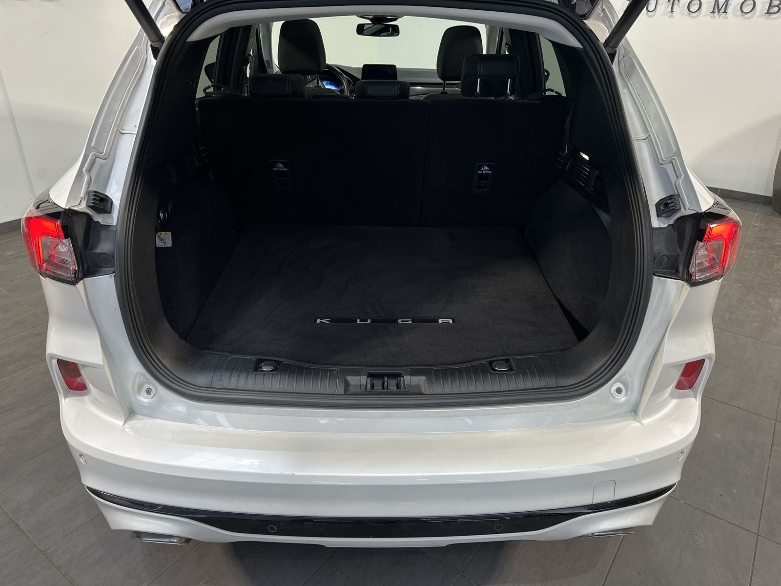 Fahrzeugabbildung Ford Kuga 2.0 EcoBlue 4x4 Vignale NAV+LED+AHK+PANO+VC