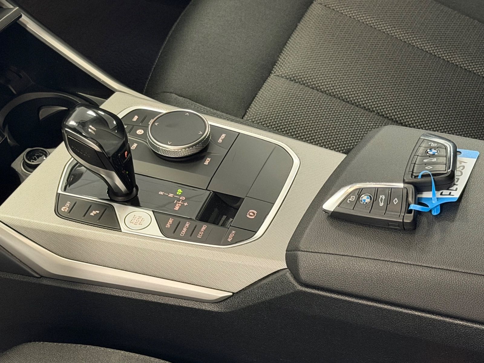 BMW 318d Advantage/Aut/Navi/KeyLess/HUD/Park&DrivAss foto 23