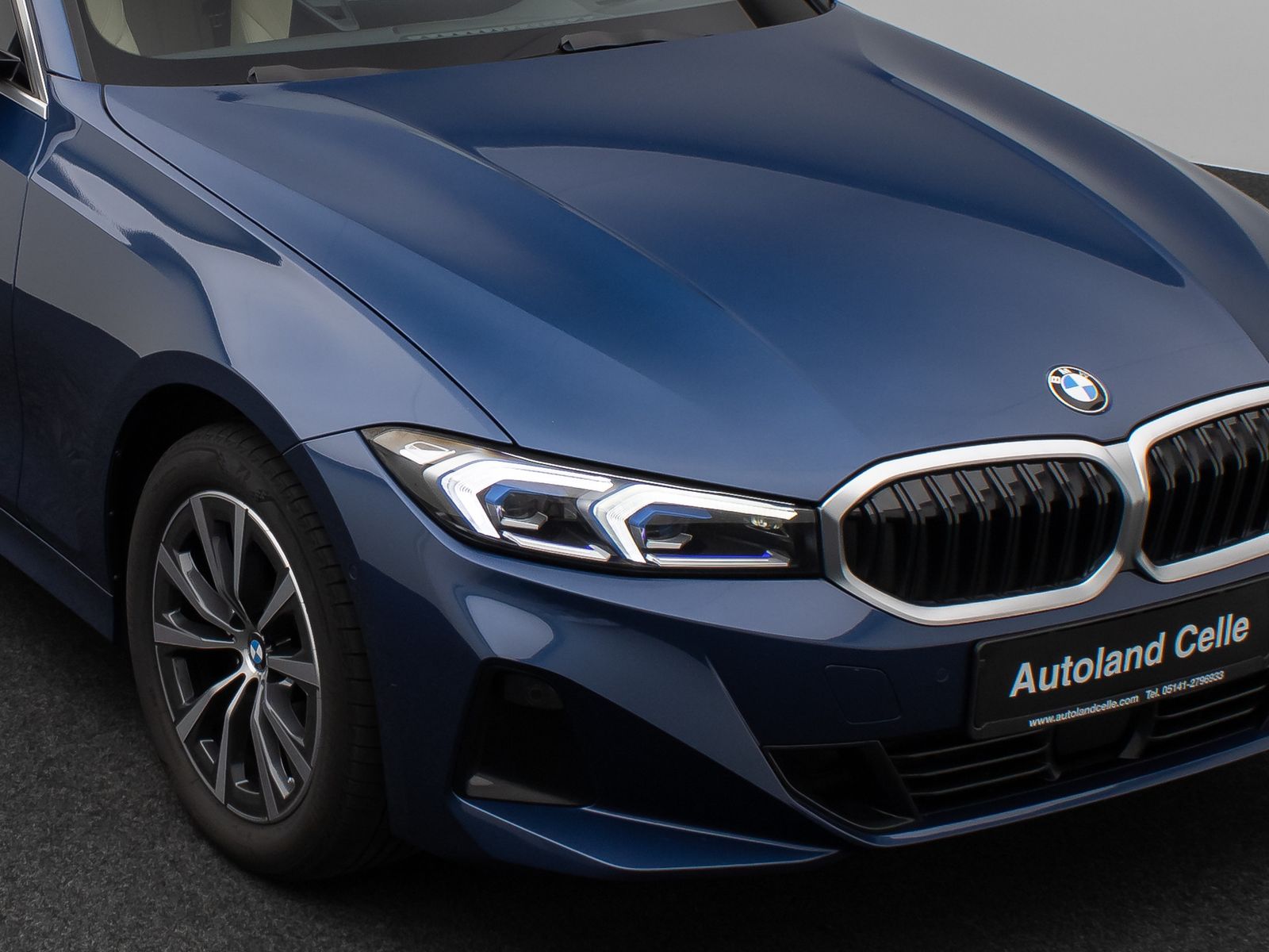 Fahrzeugabbildung BMW 320i Kamera HUD DAB H/K ACC Komfort Alarm Sport