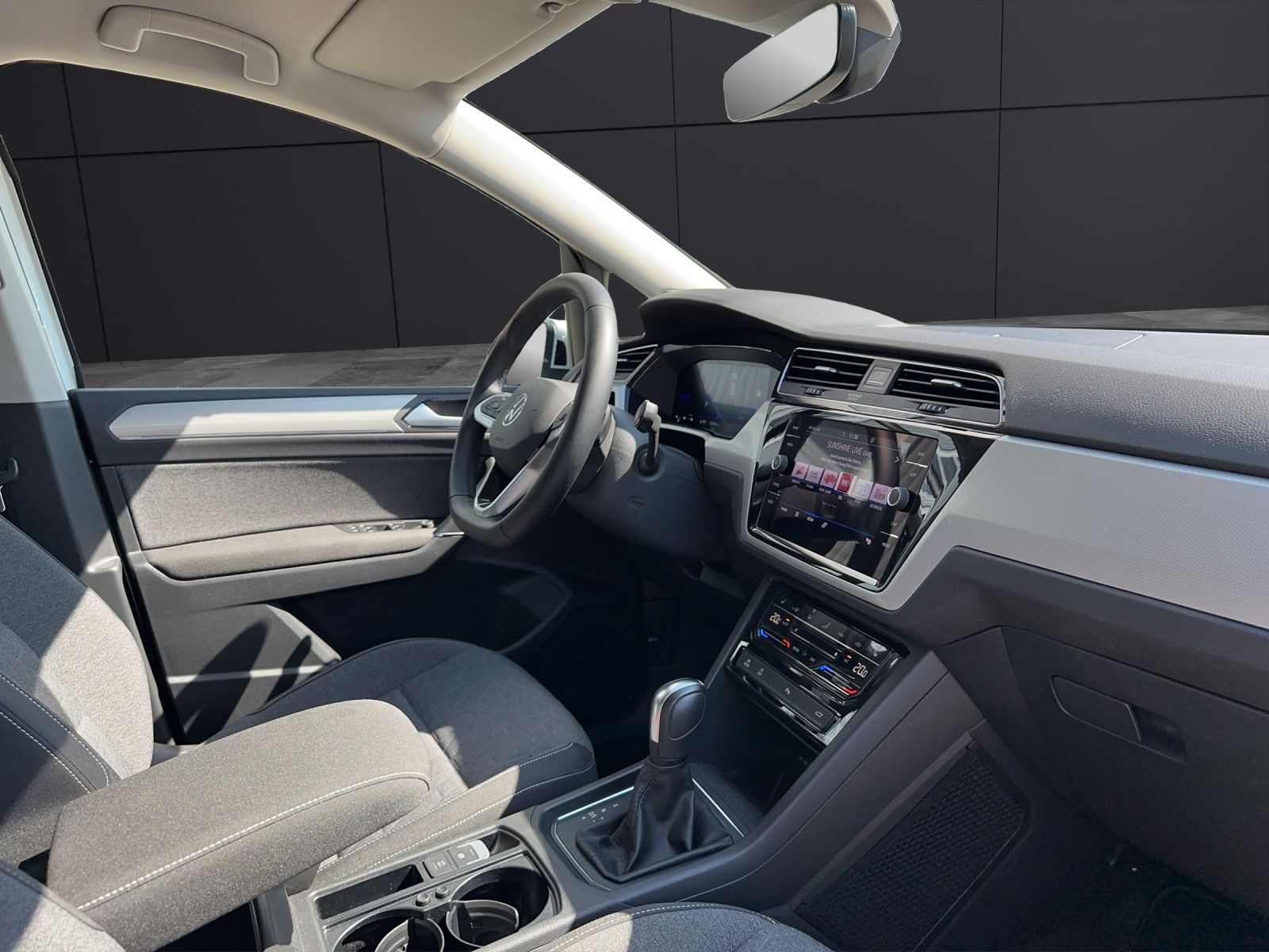 Fahrzeugabbildung Volkswagen Touran Move TDI DSG 7-Sitzer Matrix ACC 17" SHZ