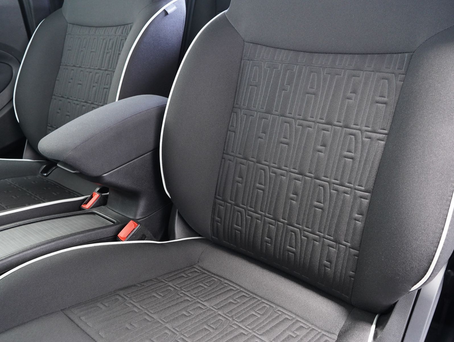 Fahrzeugabbildung Fiat 500e 87KW/42kWh/DC-LADEN/CARPLAY/DAB/SOH/KAMERA