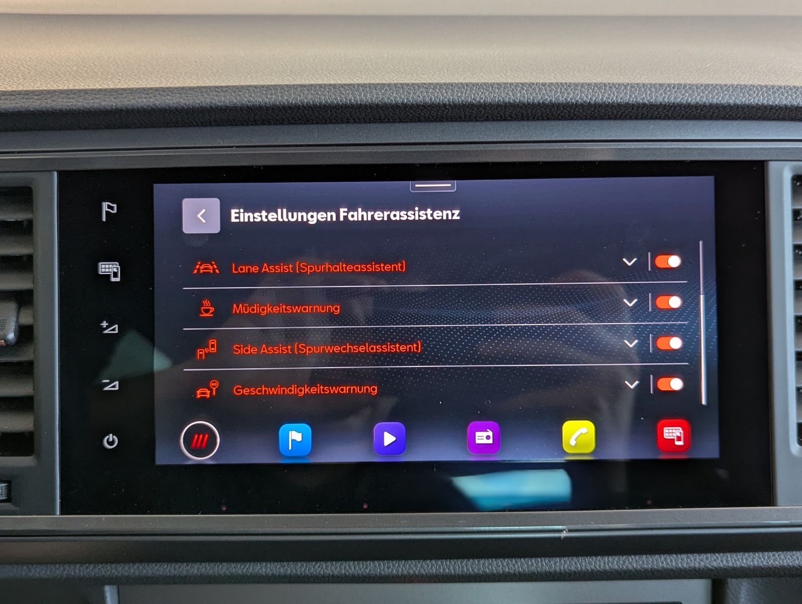 Fahrzeugabbildung CUPRA Ateca 1.5 TSI DSG Business-Plus AHK-Vorb. 19"
