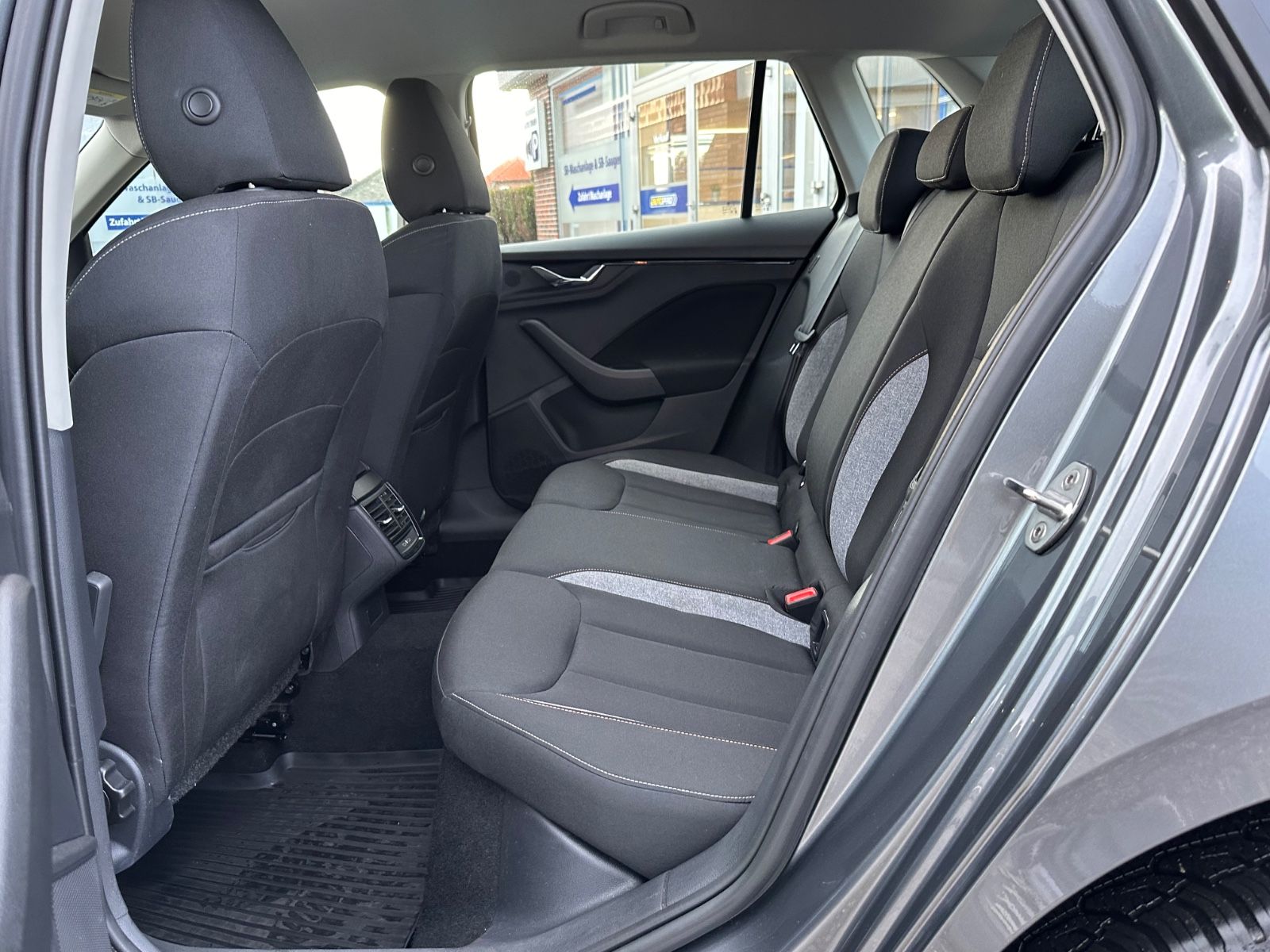 Fahrzeugabbildung SKODA Kamiq Selection 1.0 TSI DSG LED/PDC/APP/GRA