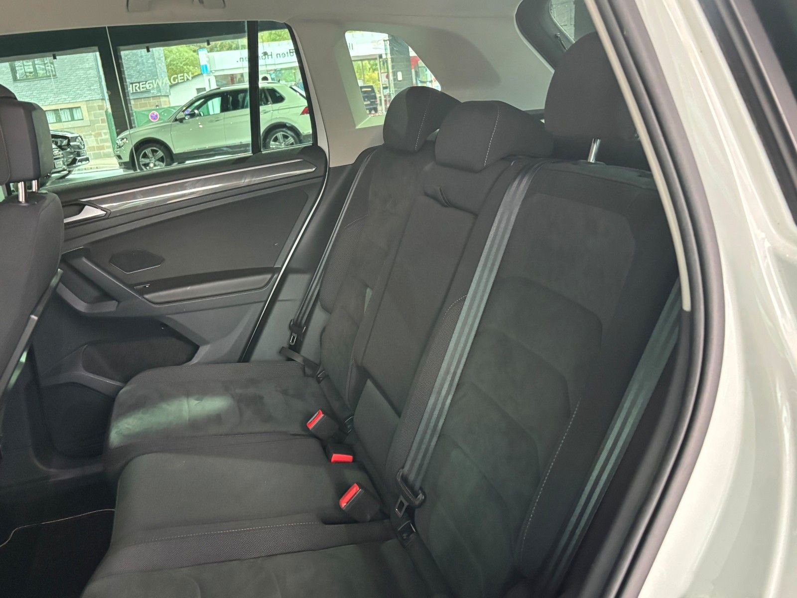 Fahrzeugabbildung Volkswagen Tiguan Highline *CarPlay*Kamera*LED*SHZ*Navi
