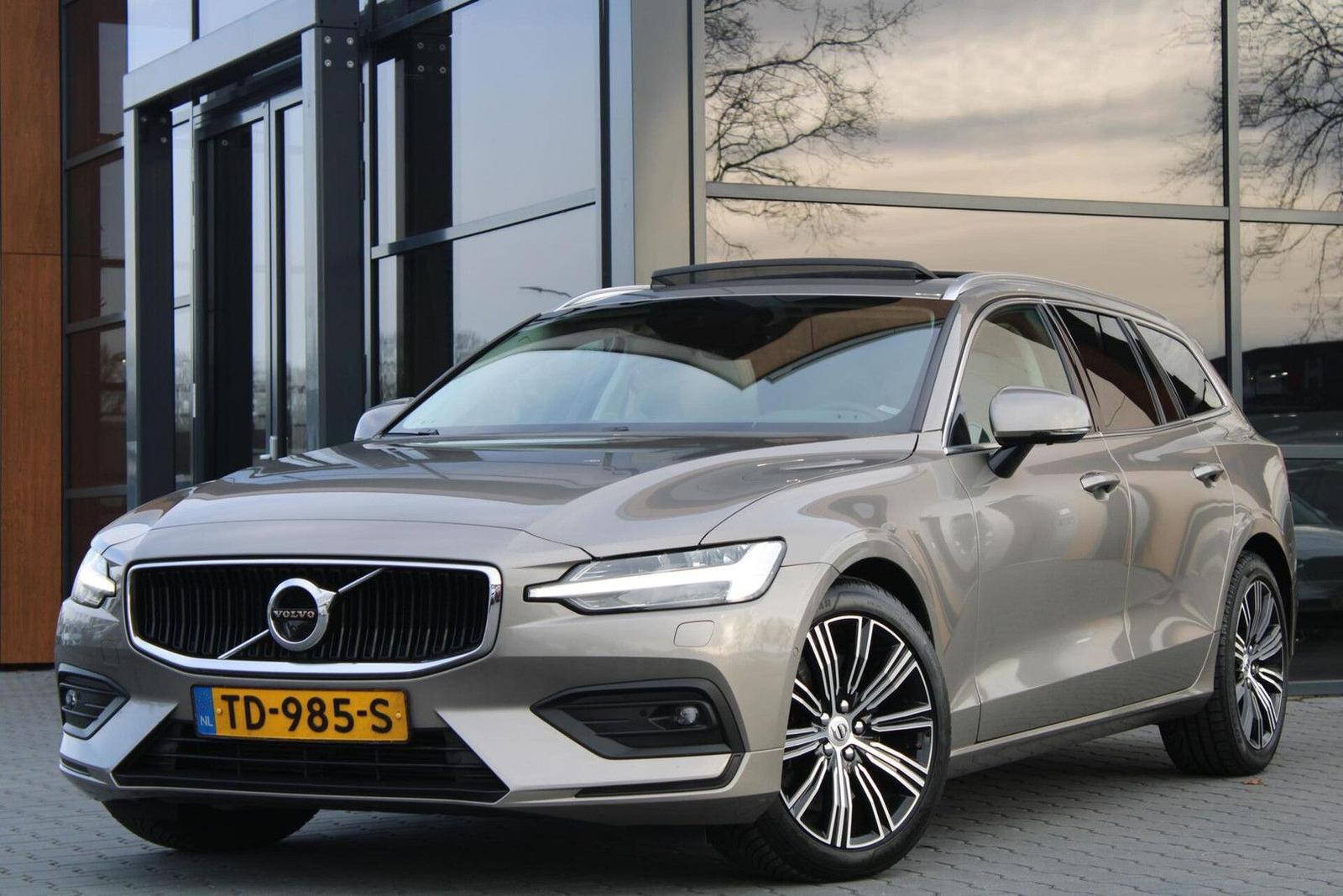 Volvo V60 2.0 D4 | Pano | B&W Audio | Head-up | AHK