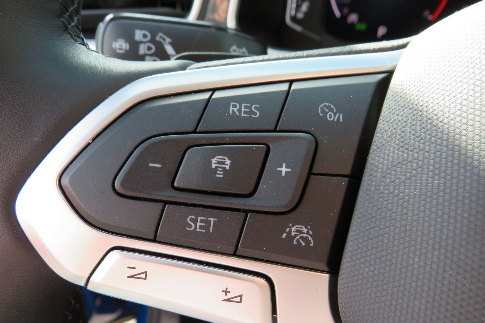Fahrzeugabbildung Volkswagen T-Roc Style KAMERA ACC NAVI APP SITZH DIGI-COPI