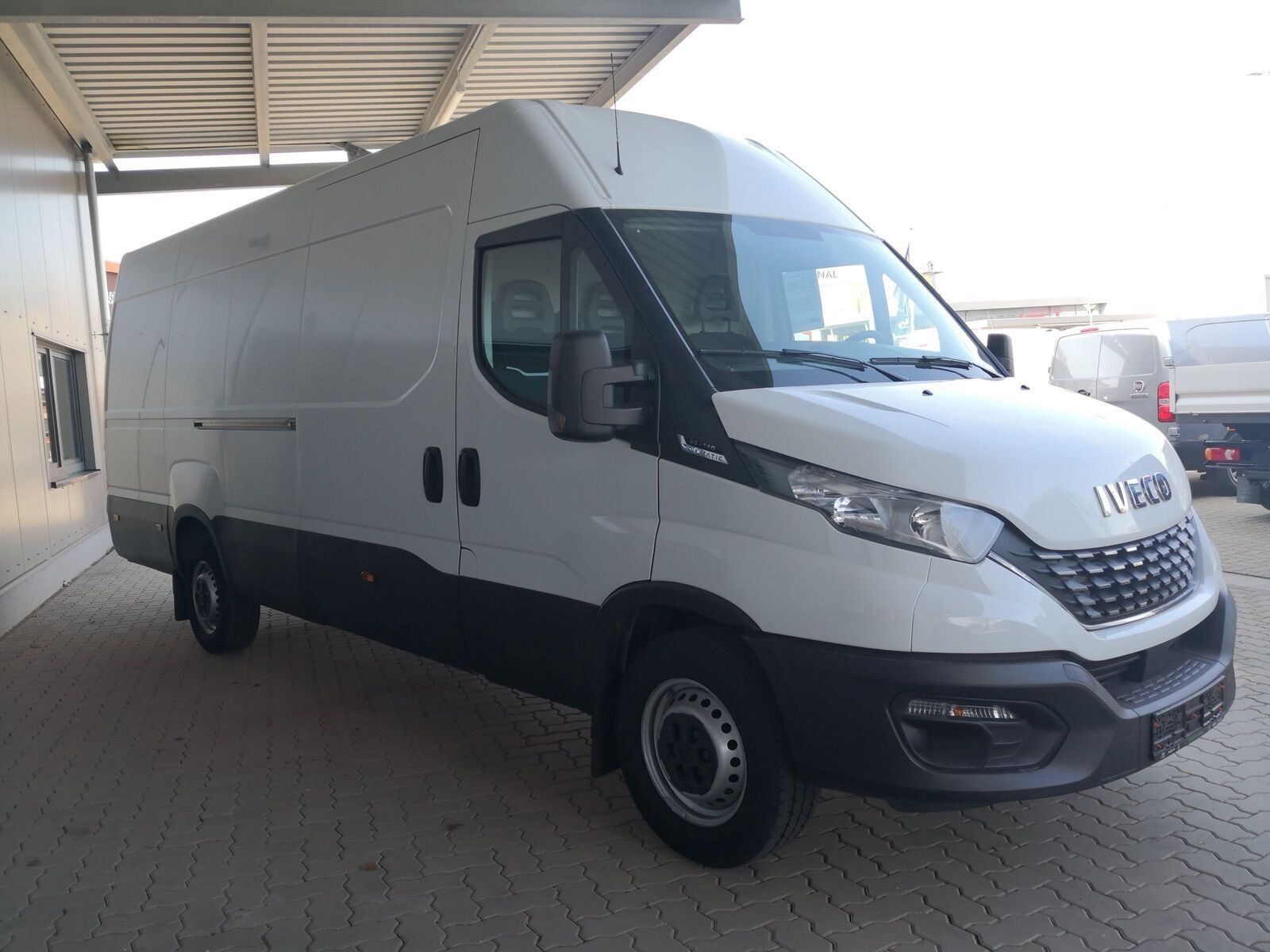 Fahrzeugabbildung Iveco EcoDaily Daily 35S14 A8 MONATL. AB 269,24€* L4H2