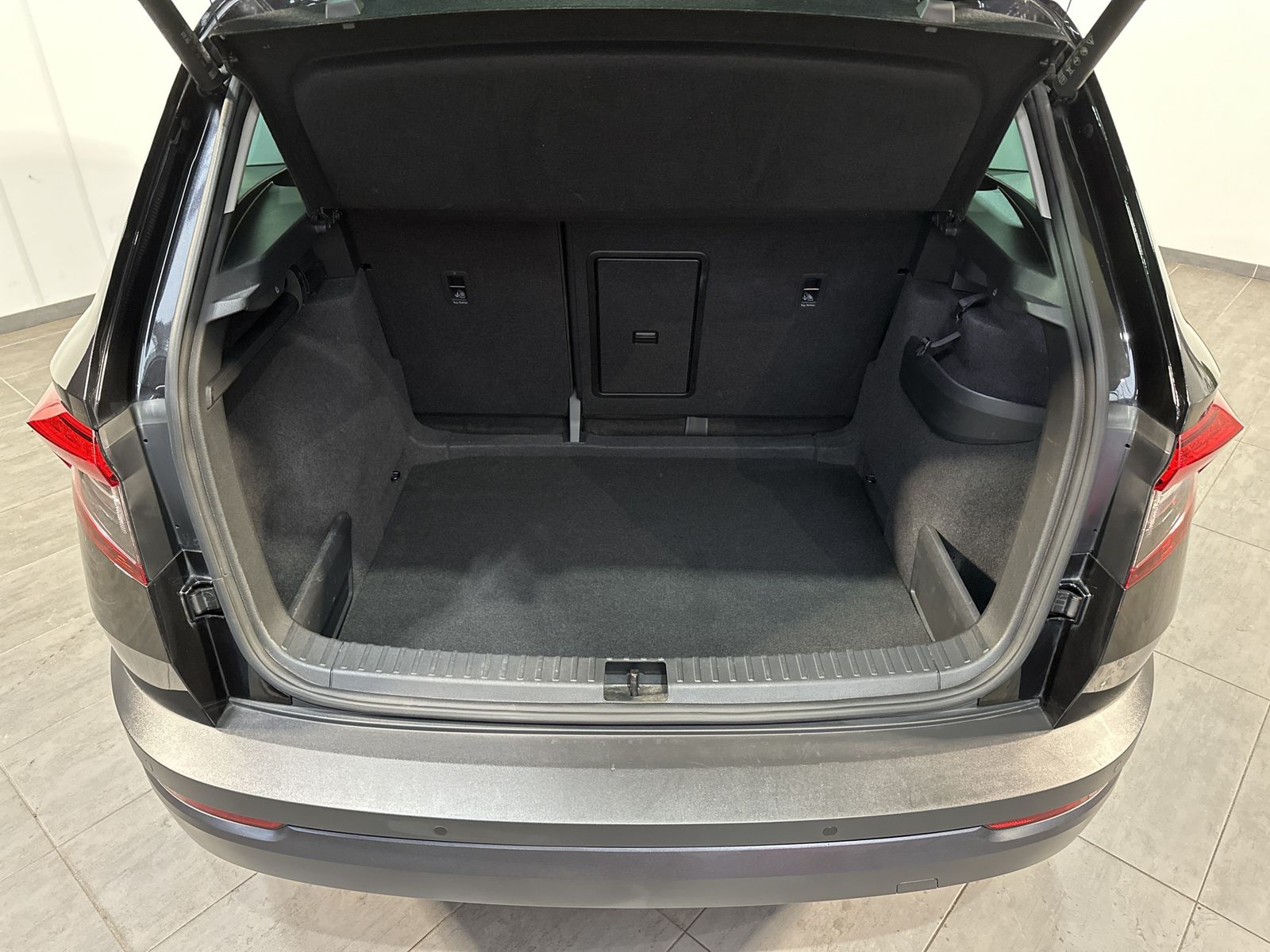 Fahrzeugabbildung SKODA Karoq 1.5 TSI DSG Clever NAV+LED+18ZO+CARPLAY+PP