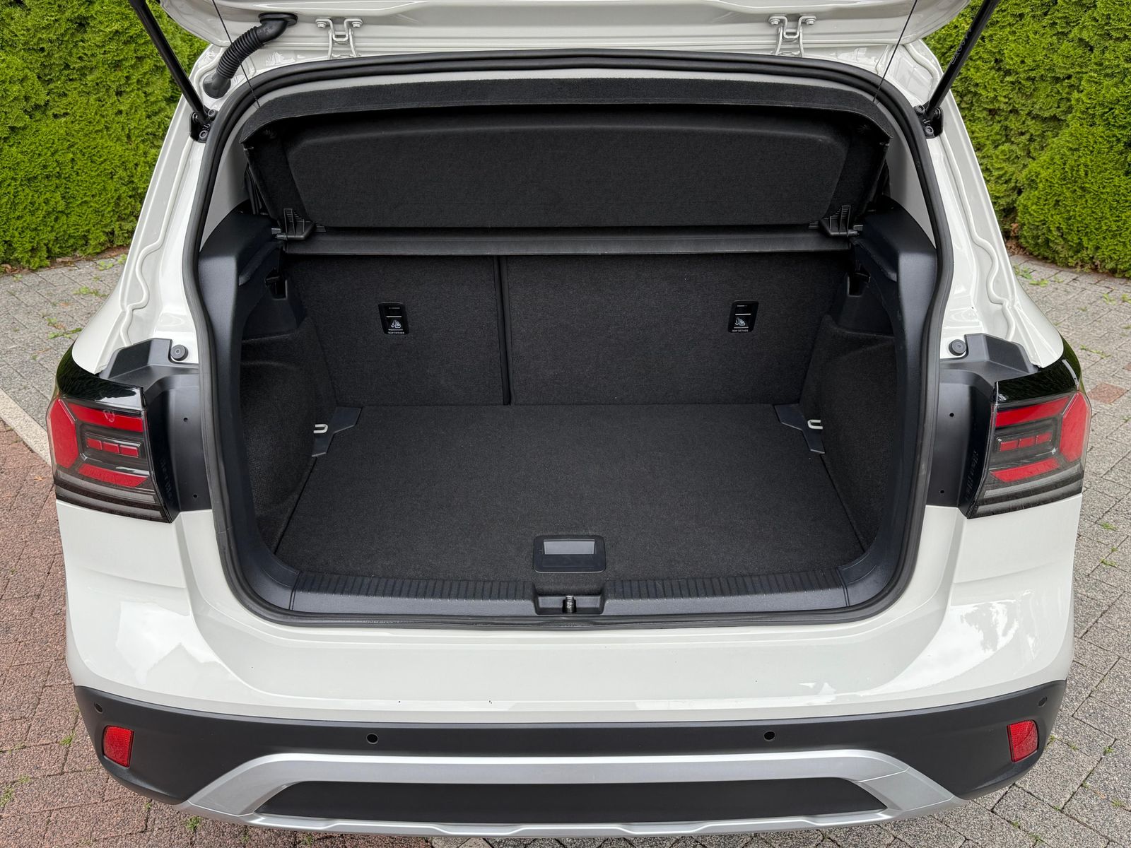 Fahrzeugabbildung Volkswagen T-Cross 1.0 TSI DSG Life LED+KAM+ACC+CARPL+SHZ+