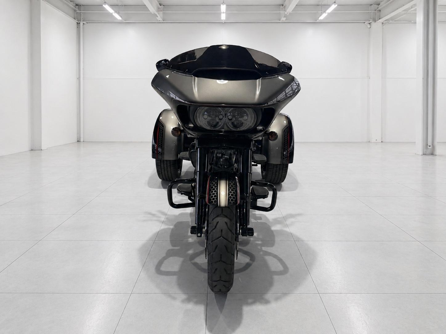 Harley-Davidson Road Glide 3 Trike FLTRT RG3 114