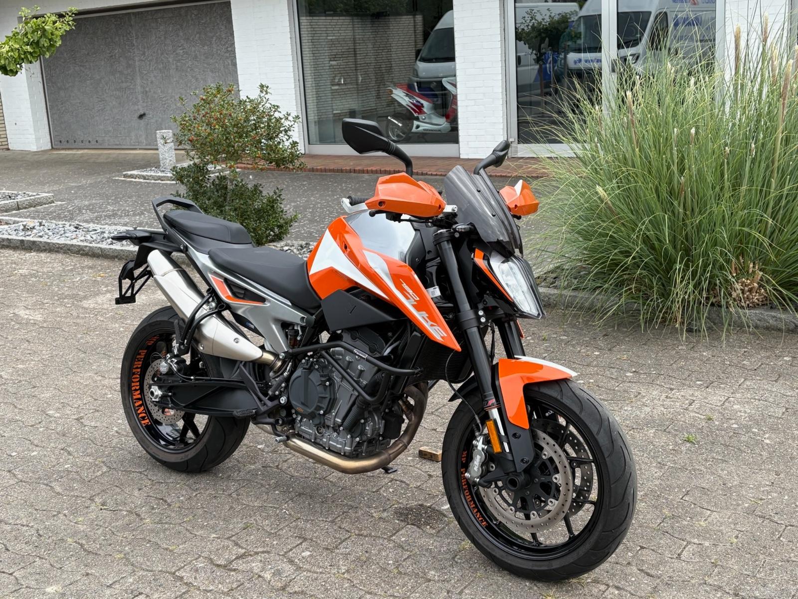 KTM Duke 790