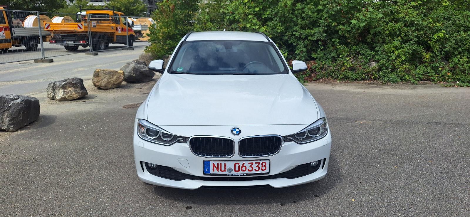 BMW 318 2012 — rear view
