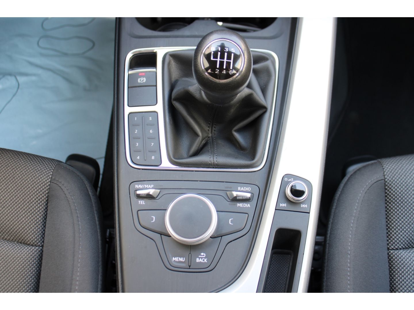AUDI A4 Avant basis ultra 2.0 TDI Bi-Xenon Navi GJR G - Image 24