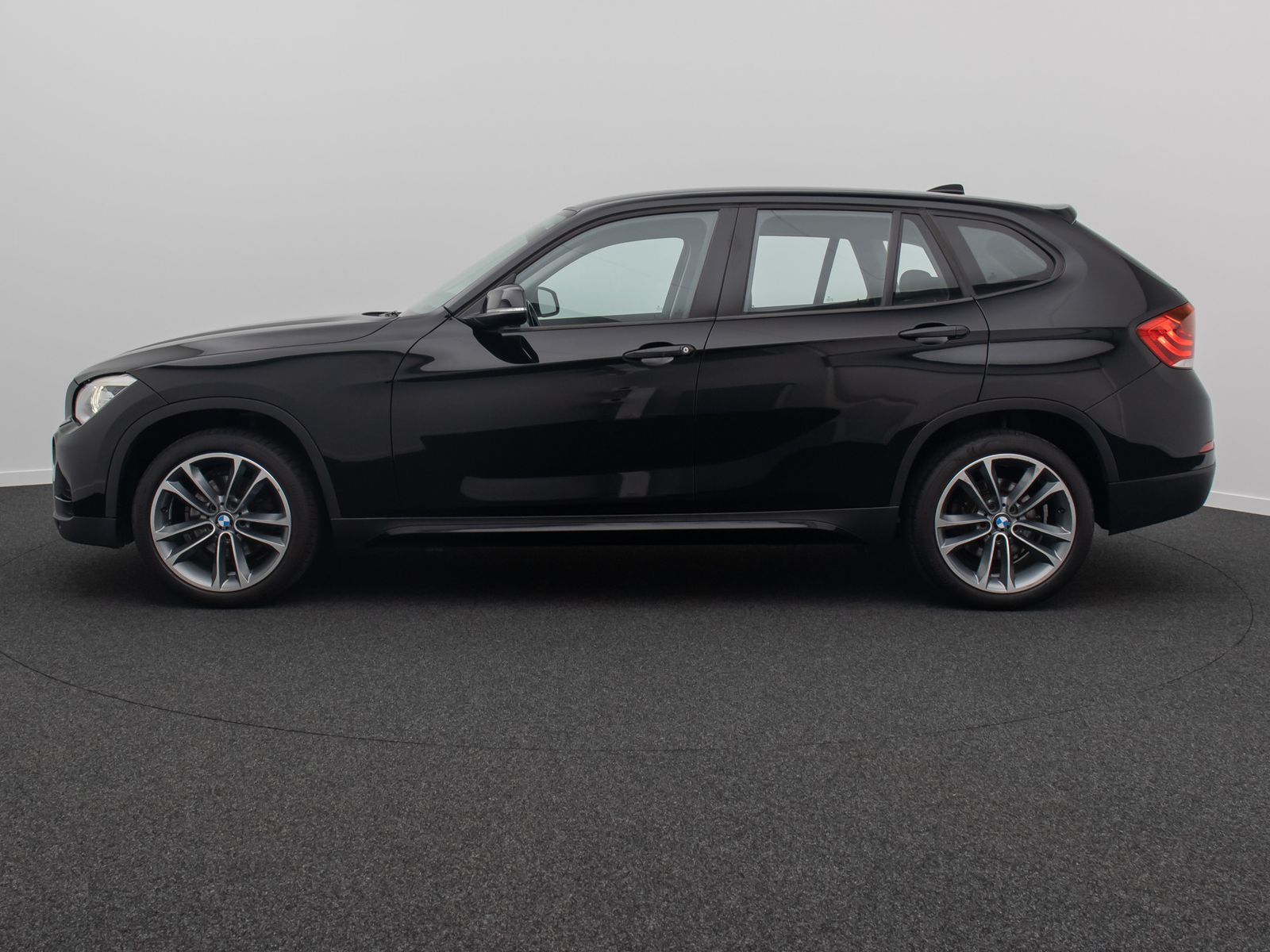 Fahrzeugabbildung BMW X1 sD18i Sport Line Xenon PDC NaviBusiness 18"