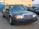 Mercedes-Benz 260 E - Mercedes 260 mit Schiebedach