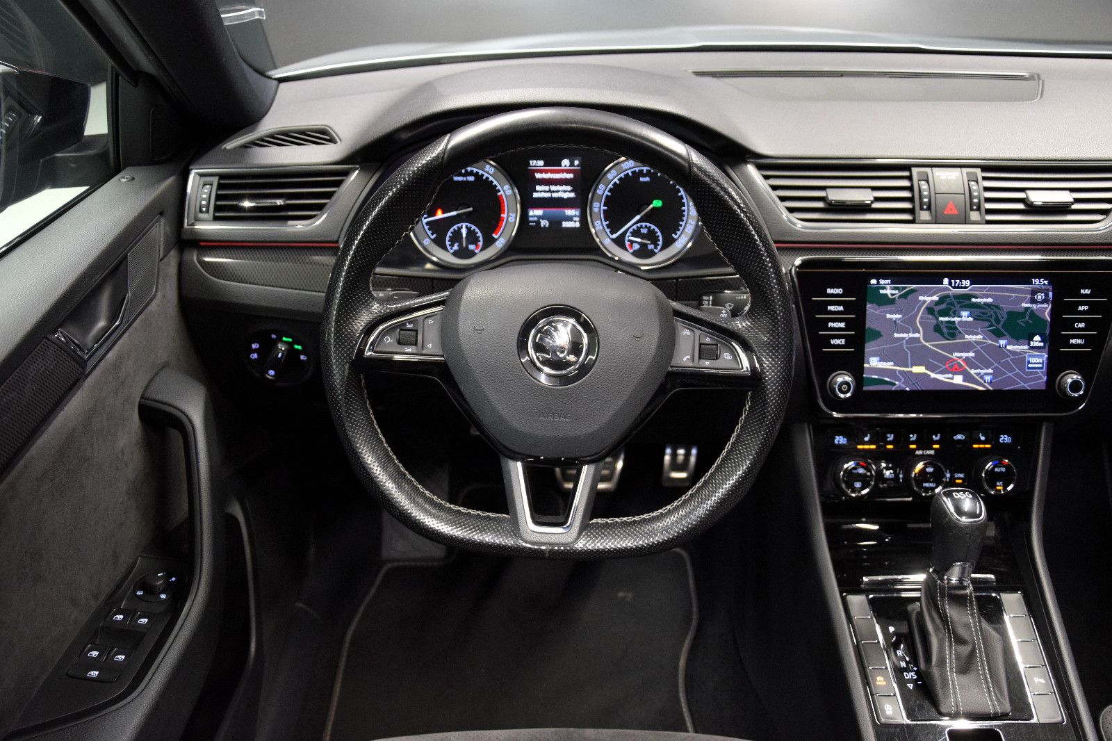 Fahrzeugabbildung SKODA Superb Combi Sportline DSG Pano. Bi-Xenon Memory