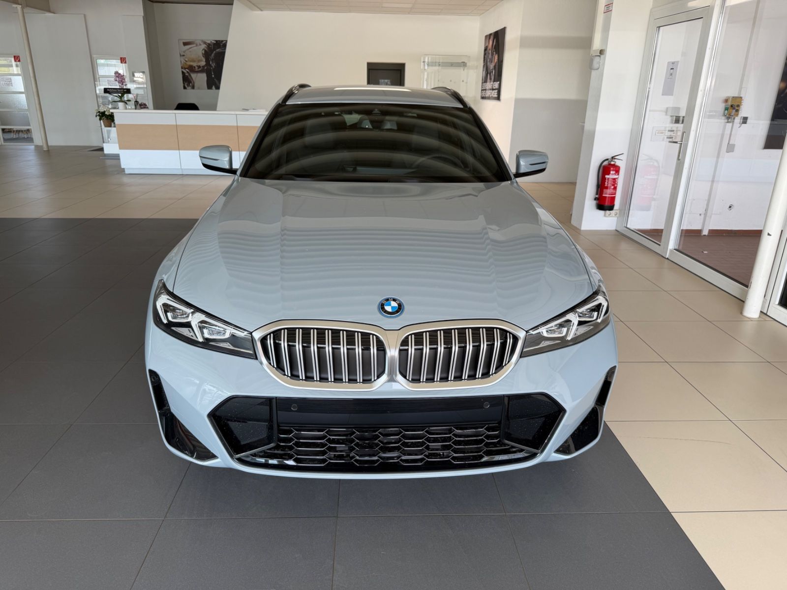 BMW 330 3 Touring 330 e M Sport/NEUWAGEN imagem 2