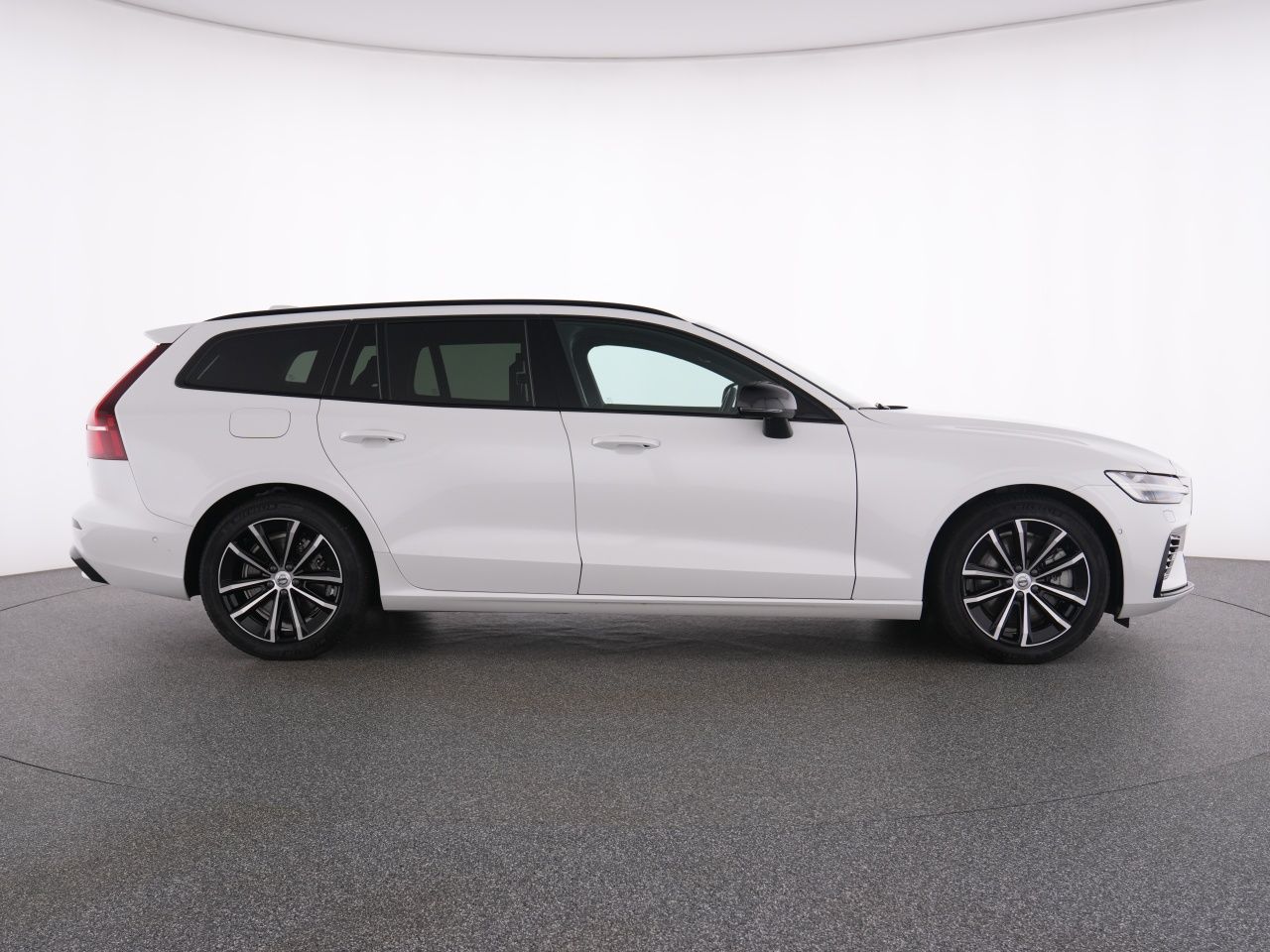 Volvo V60 T8 Recharge Plus Dark+AHK+BP+STANDHZ+LM18 foto 12