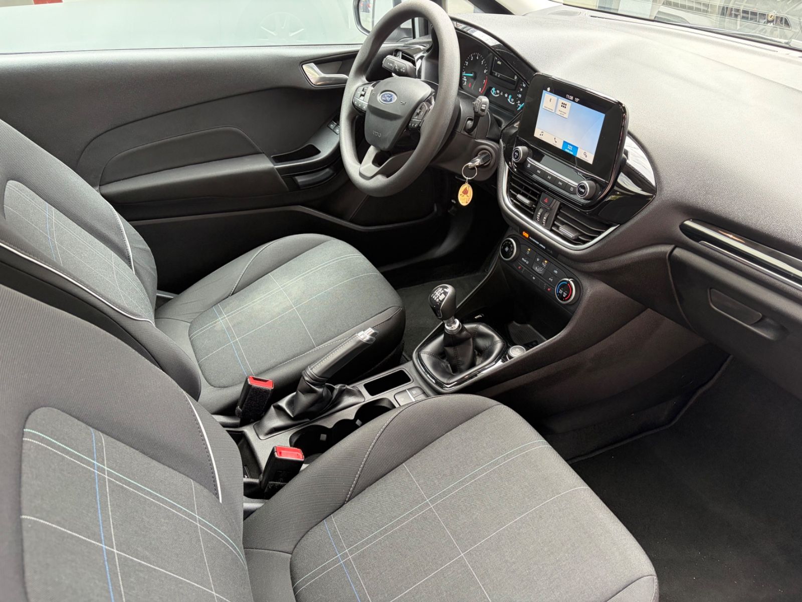 Fahrzeugabbildung Ford Fiesta+CarPlay+1.Hand+Kamera+Panorama+Allwetter+