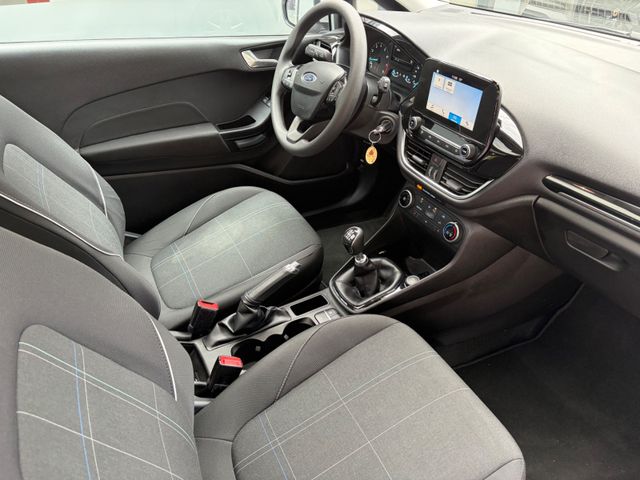 Fahrzeugabbildung Ford Fiesta+CarPlay+1.Hand+Kamera+Panorama+Allwetter+