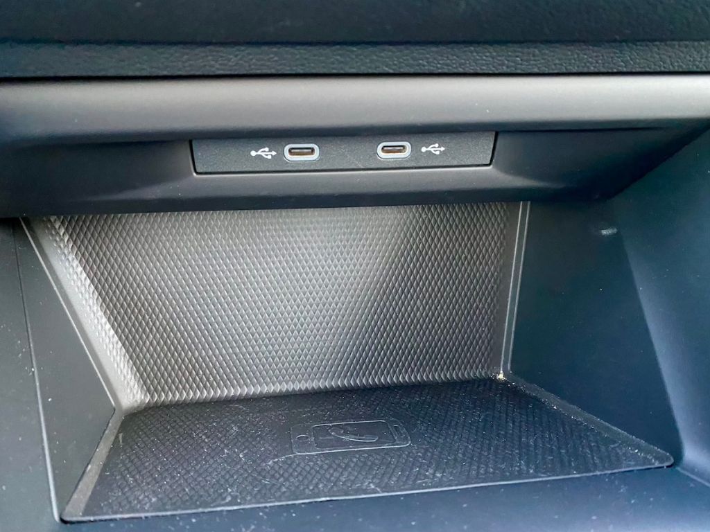 Fahrzeugabbildung Volkswagen Golf Variant 1.5 DSG Life AAC LED SHZ CARPLAY