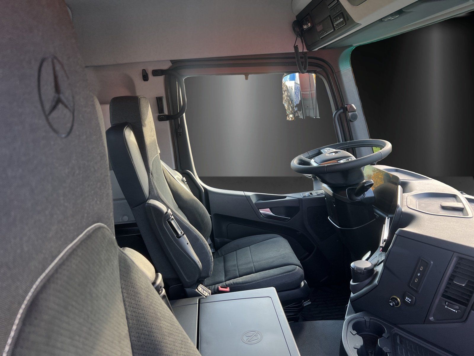 Fahrzeugabbildung Mercedes-Benz Arocs 2651 K 6x4 Meiller Trigenius Bordmatik