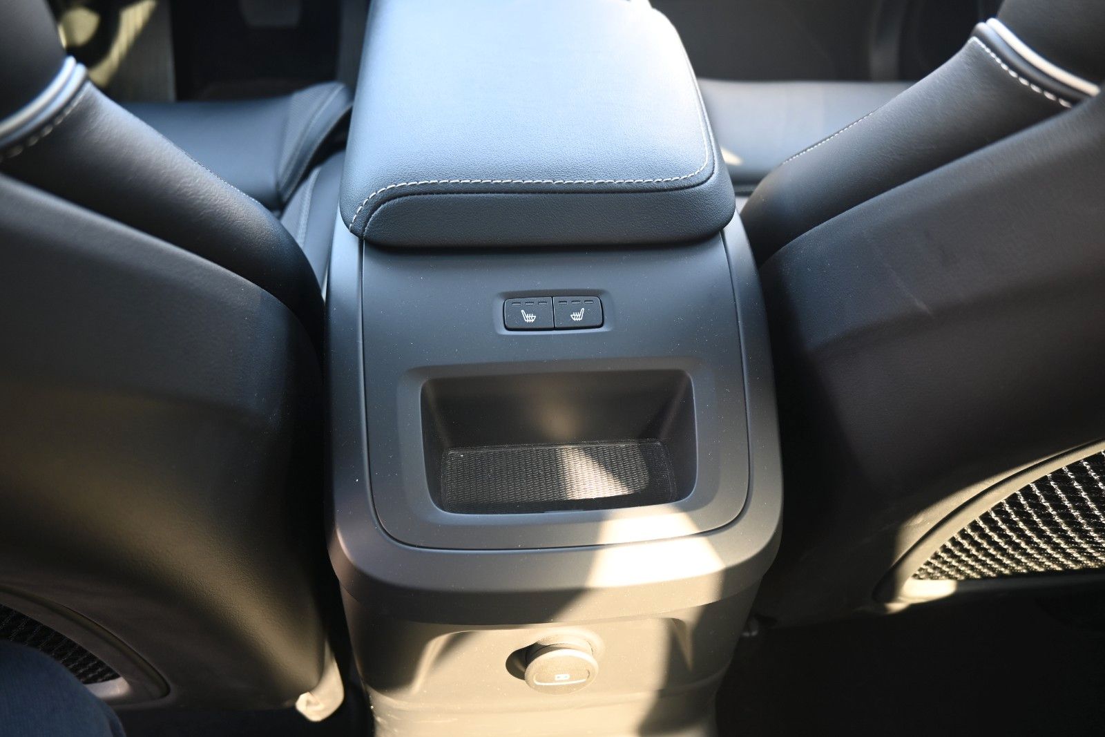 Fahrzeugabbildung Volvo XC60 T8 Plus Dark AWD*360°*FSHZG*AHK*PANO*
