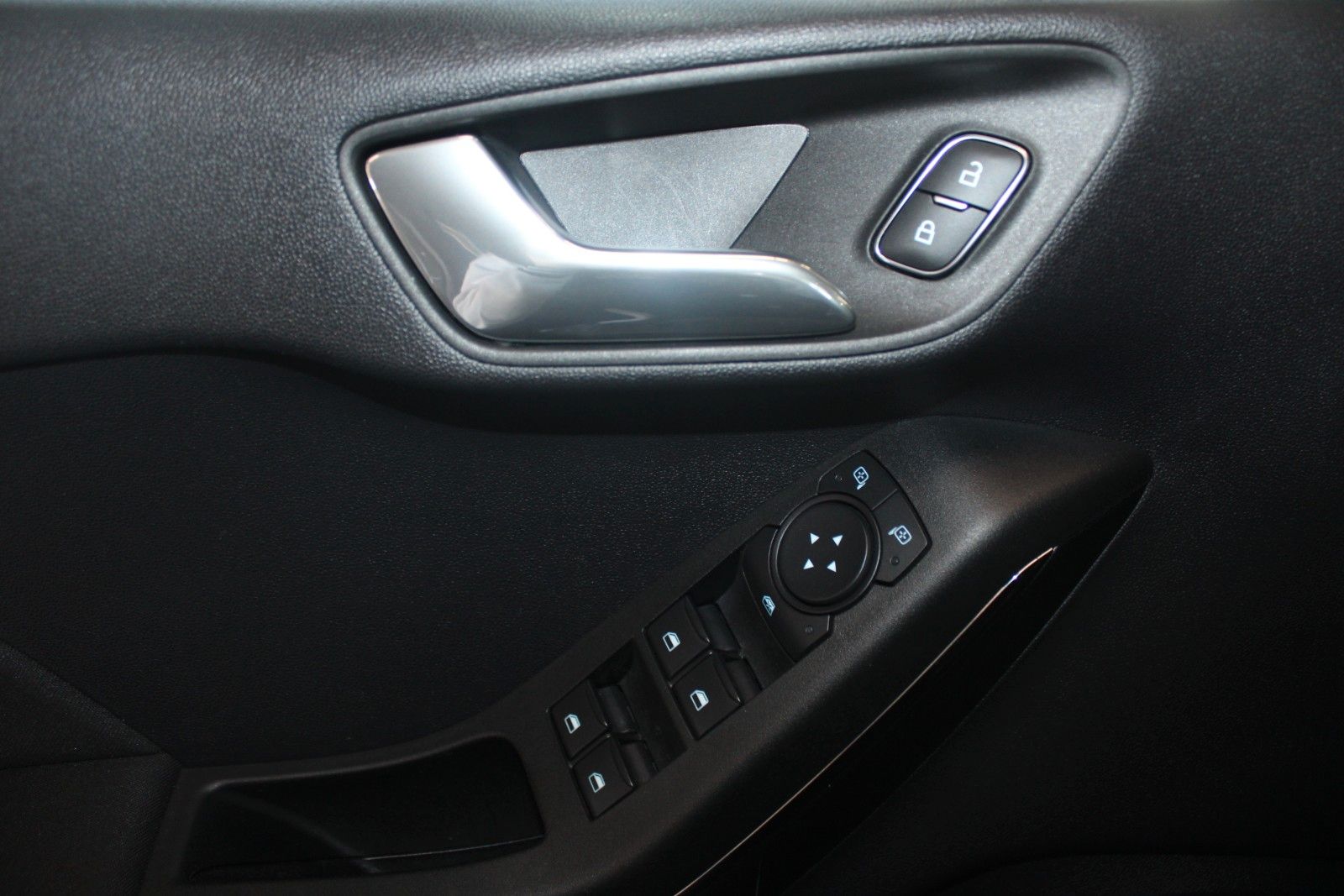 Fahrzeugabbildung Ford Fiesta Titanium MHEV 5-T LED WinterPaket 1.Hand