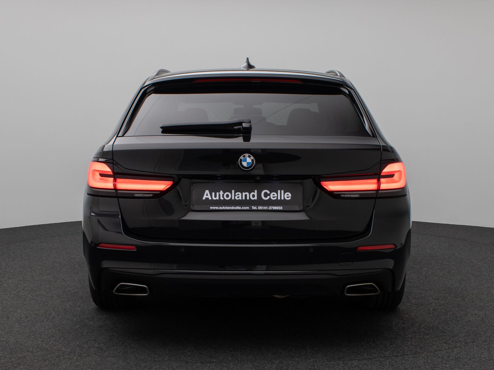 Fahrzeugabbildung BMW 520d xD Panorama Kamera HUD DAB H/K AHK Leder