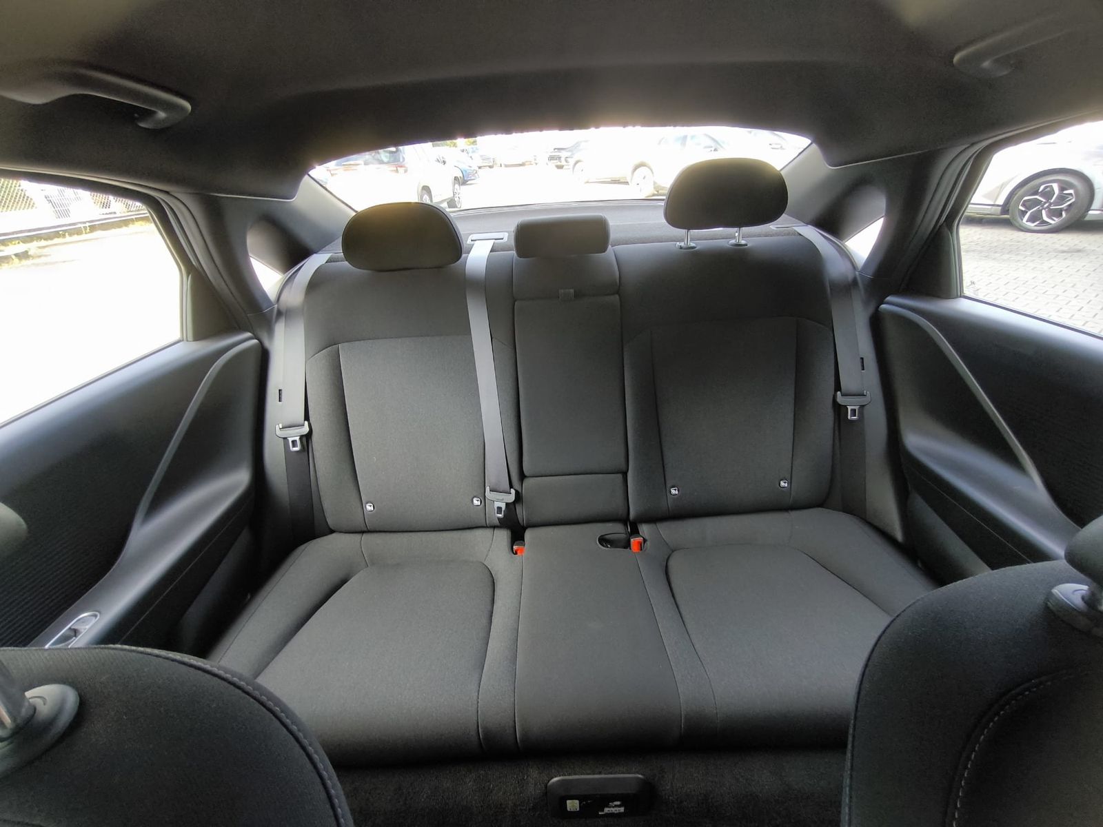 Fahrzeugabbildung Hyundai Ioniq 6 2WD NAVI+LED+SHZ+KAMERA+DAB+PDC+ACC+18"+