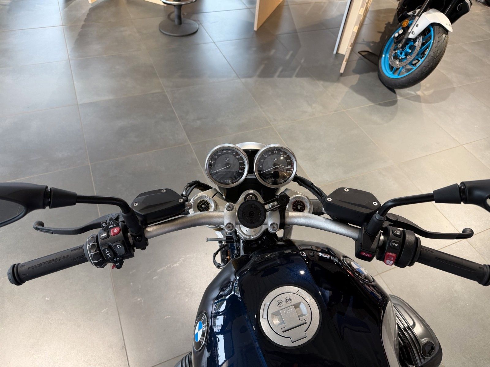 Fahrzeugabbildung BMW R12 nineT imperial-blau metallic 719 Rad