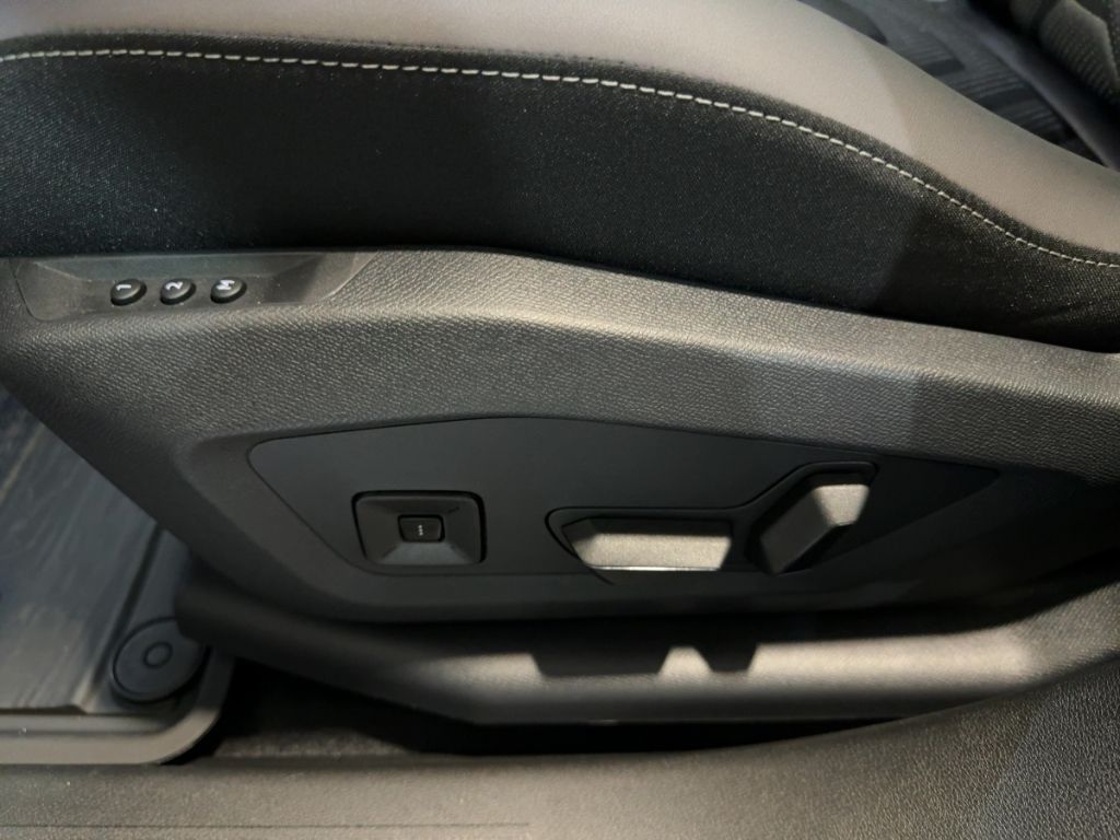 Fahrzeugabbildung Jeep Compass Elektro FIRST EDITION Sicherheits-Paket,