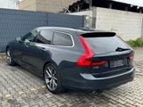 Volvo V90 Kombi Momentum AWD (HEAD-UP/MEMORY/R-KAM - Volvo V90 Momentum mit Diesel-Antrieb