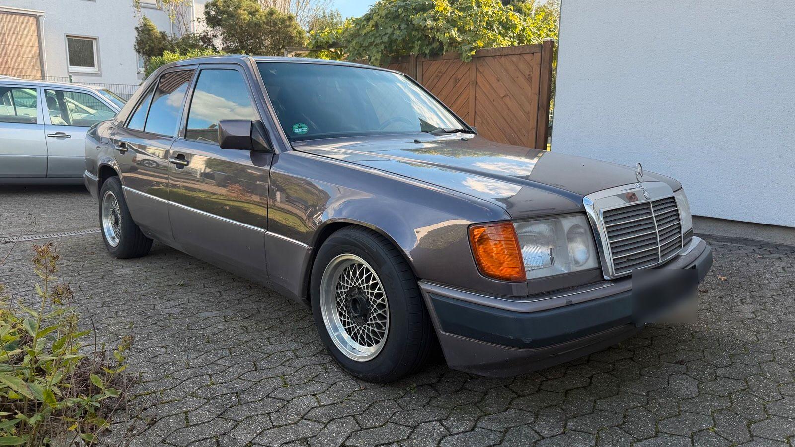 Mercedes-Benz 230