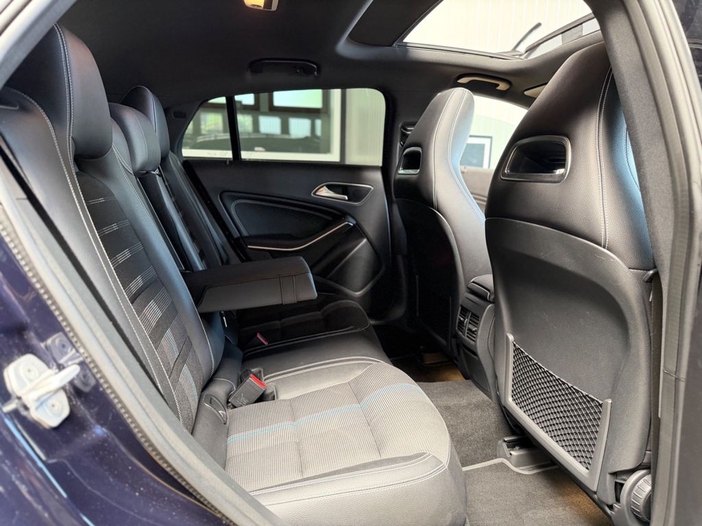 MERCEDES-BENZ CLA 220 4MATIC/SB/PANO/DISTRONIC+ MERCEDES-BENZ CLA 220 4MATIC/SB/PANO/DISTRONIC+