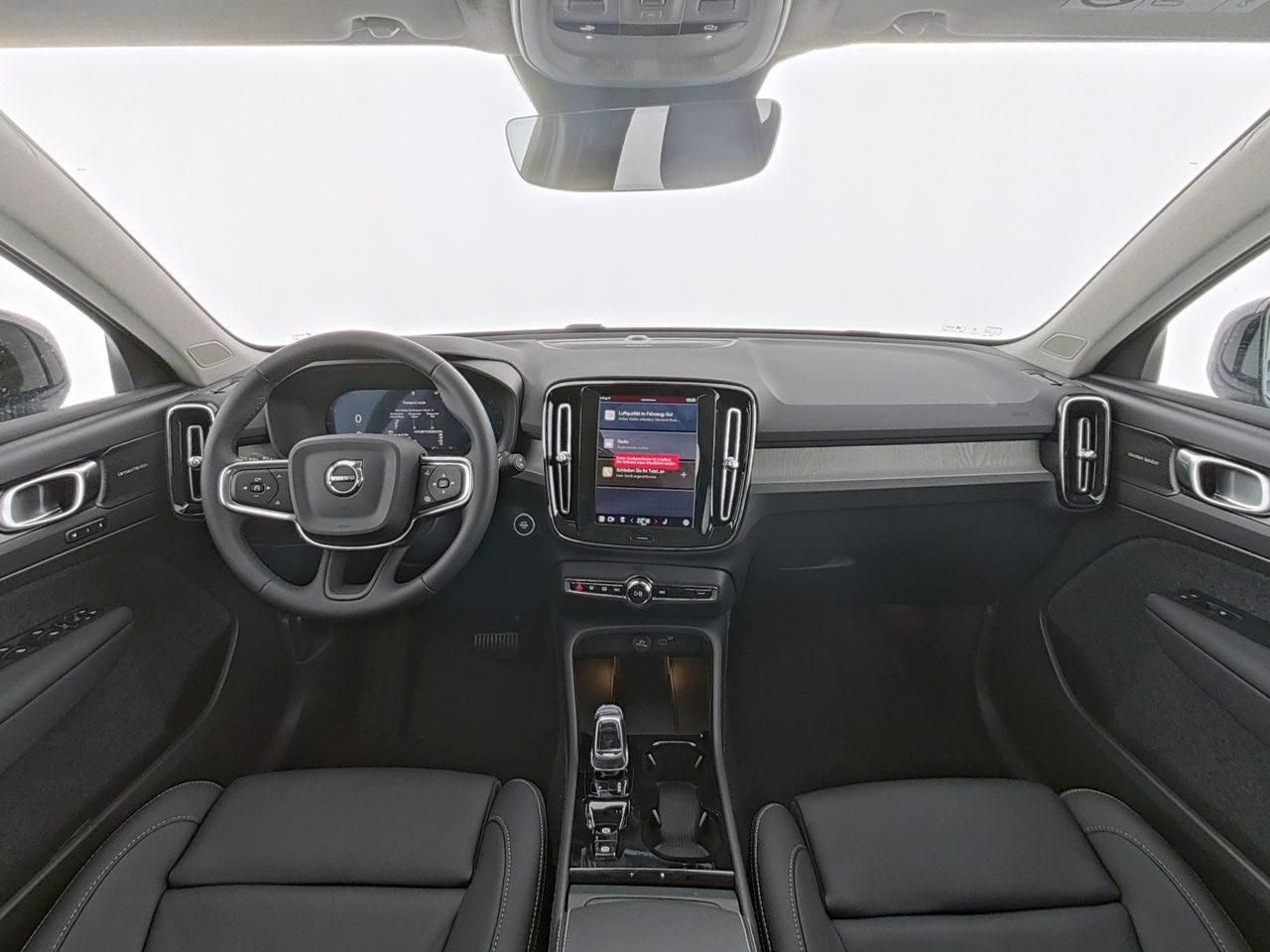 Fahrzeugabbildung Volvo XC40 Ultra Dark 2WD