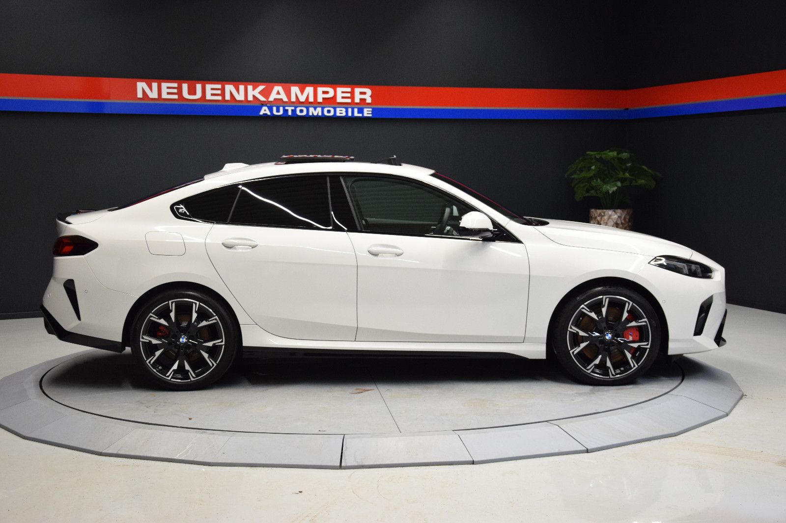 Fahrzeugabbildung BMW 220d 2 Gran Coupé M-Sport-Pro Pano HuD Massage