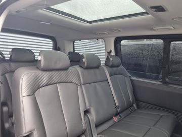 Fahrzeugabbildung Hyundai Staria 2.2 CRDi PRIME 9-Sitzer 2WD PANO ParkP.