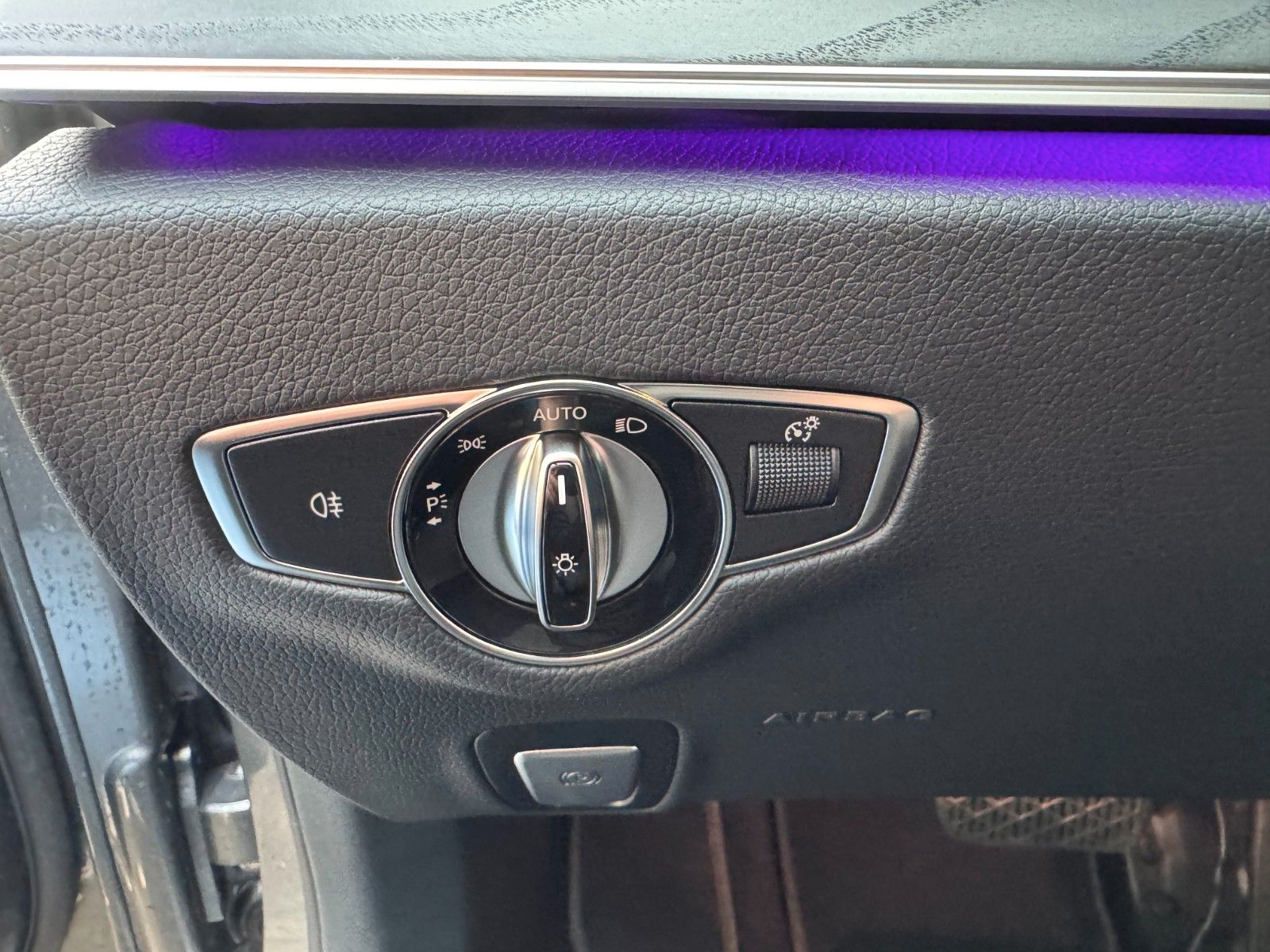 Fahrzeugabbildung Mercedes-Benz E 220d Avantgarde+Distr+Pano+AHK+MultiB+Ambiente