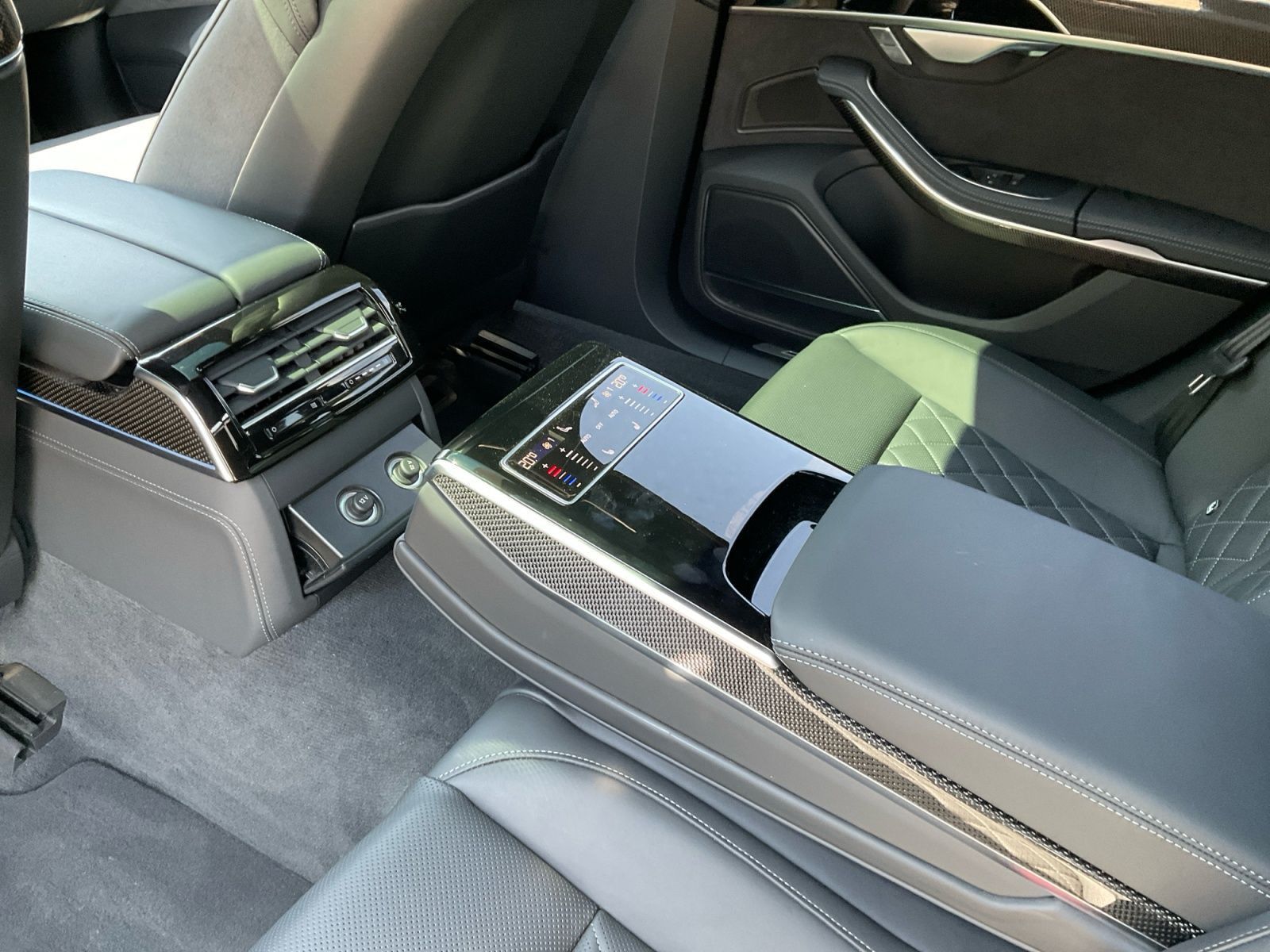 Audi A8 - Bild 32
