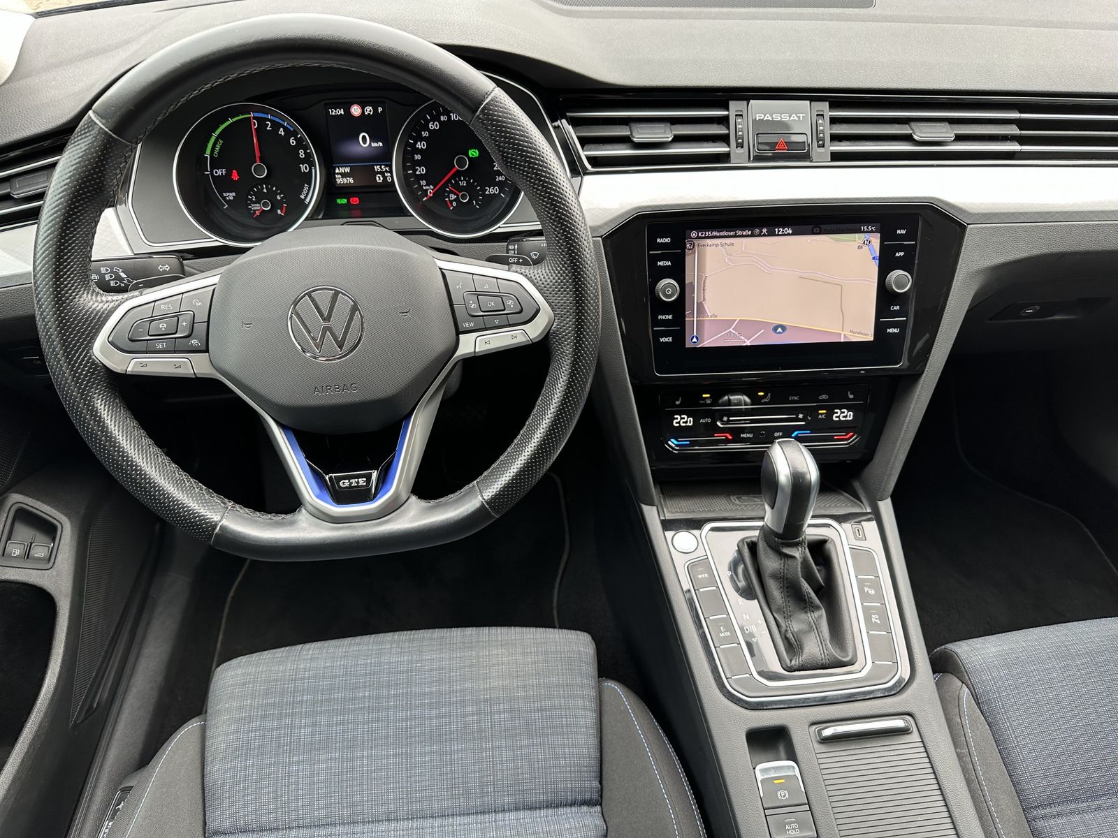 Fahrzeugabbildung Volkswagen Passat Variant 1.4 TSI GTE NAV+LED+AHK+360°+ACC