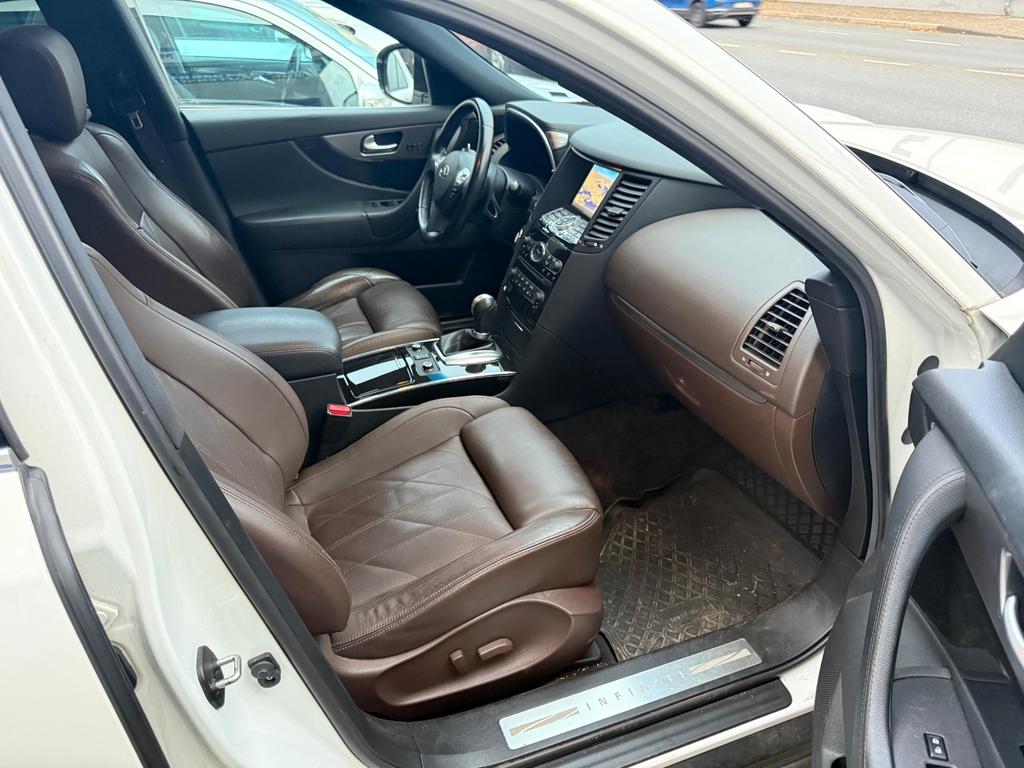 Infiniti QX70
