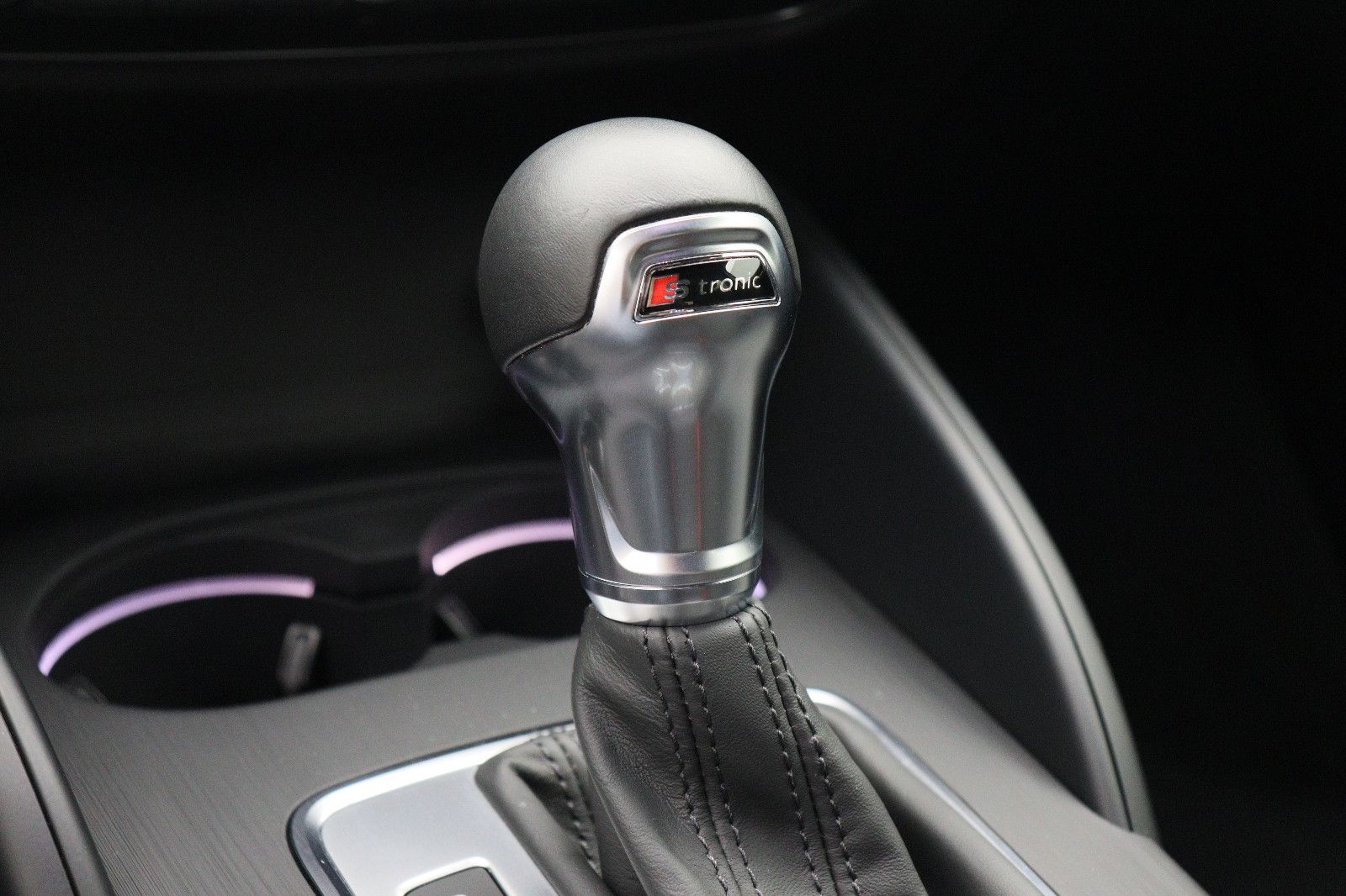 Fahrzeugabbildung Audi A3 Sportback 35 TFSI sport Navi AHK LED