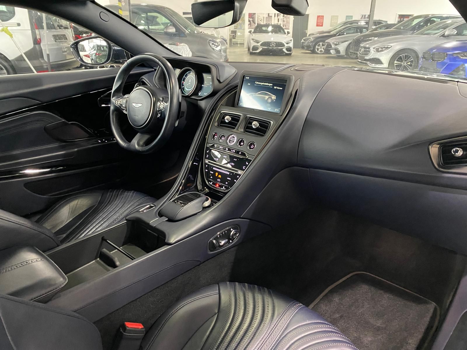 Fahrzeugabbildung Aston Martin DB11 V12 Coupe Launch Edition